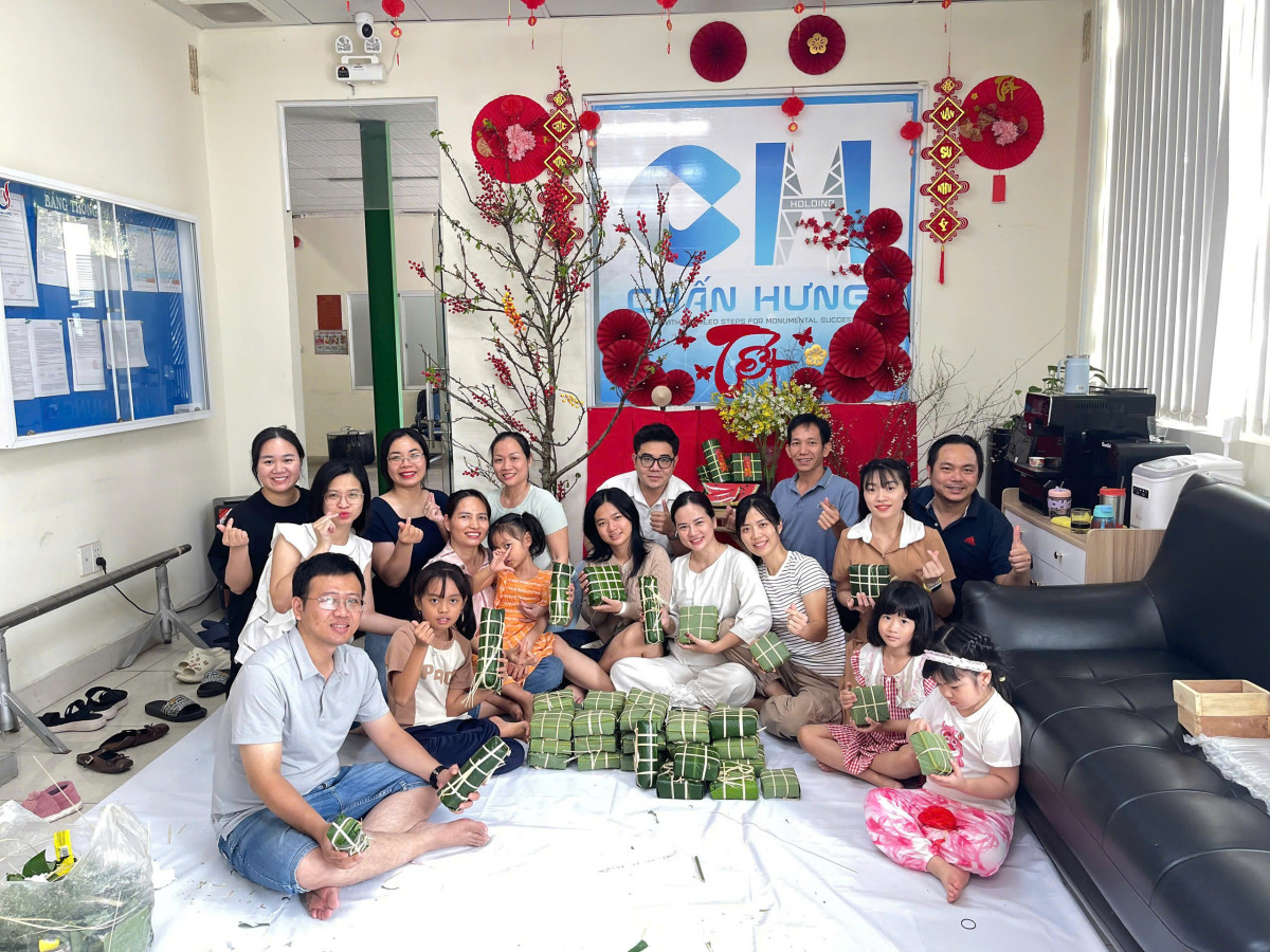 Chấn Hưng tổ chức chương trình “Gói bánh chưng Tết – Cùng nhau gắn kết”