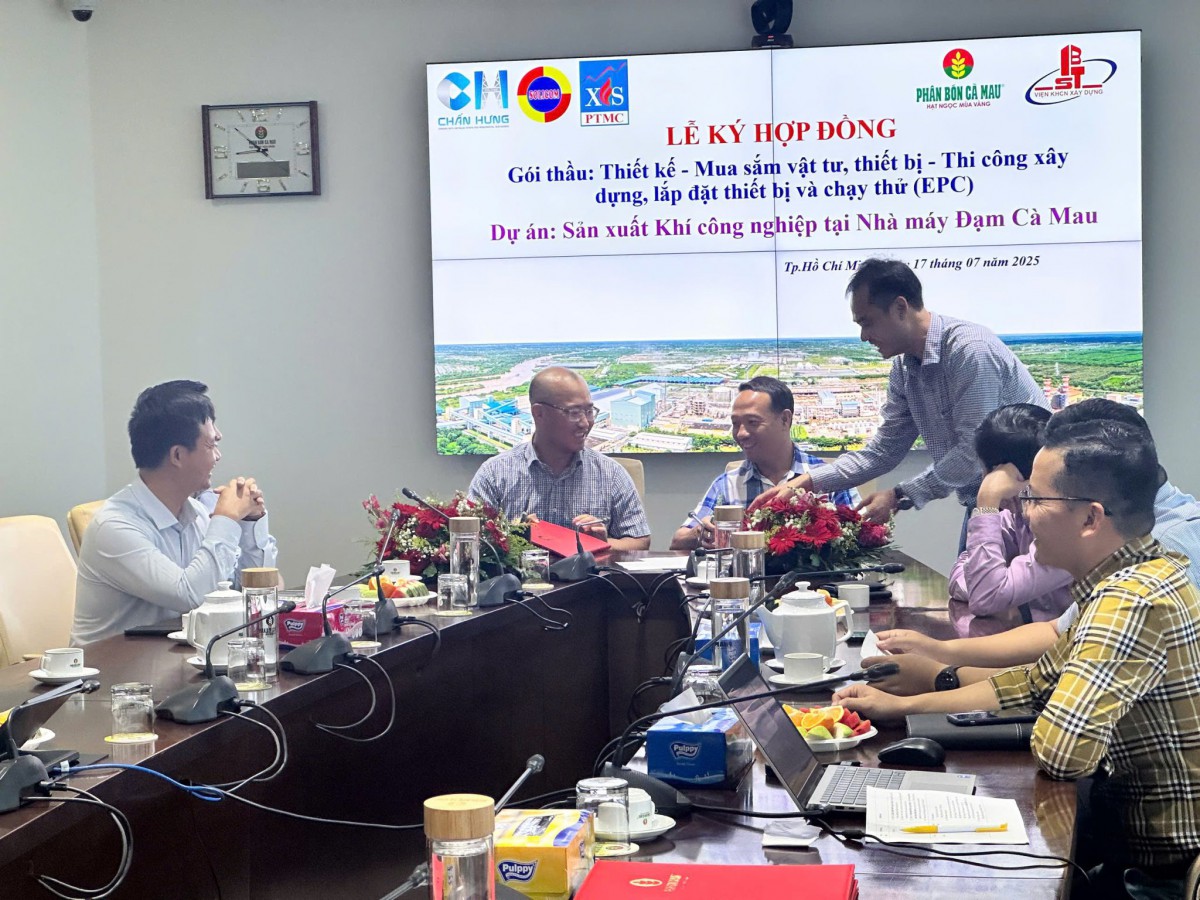 Sản xuất khí công nghiệp tại Nhà máy Đạm Cà Mau